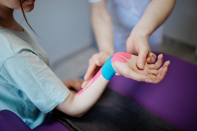 Everything you need to know about applying kinesio tape